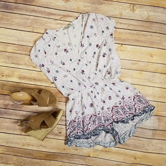 Chloe K Pants - CHLOE K. Floral Paisley V-Neck Short Sleeve Romper